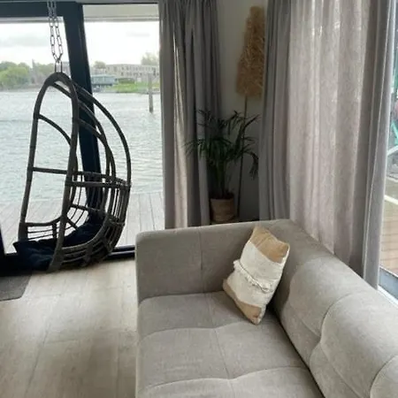 The Sustainable Saek Botel *