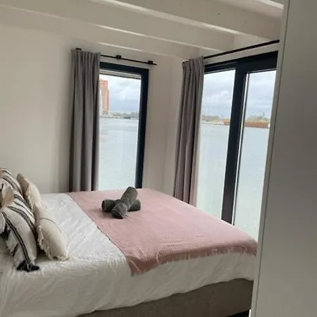 The Sustainable Saek Botel Dordrecht